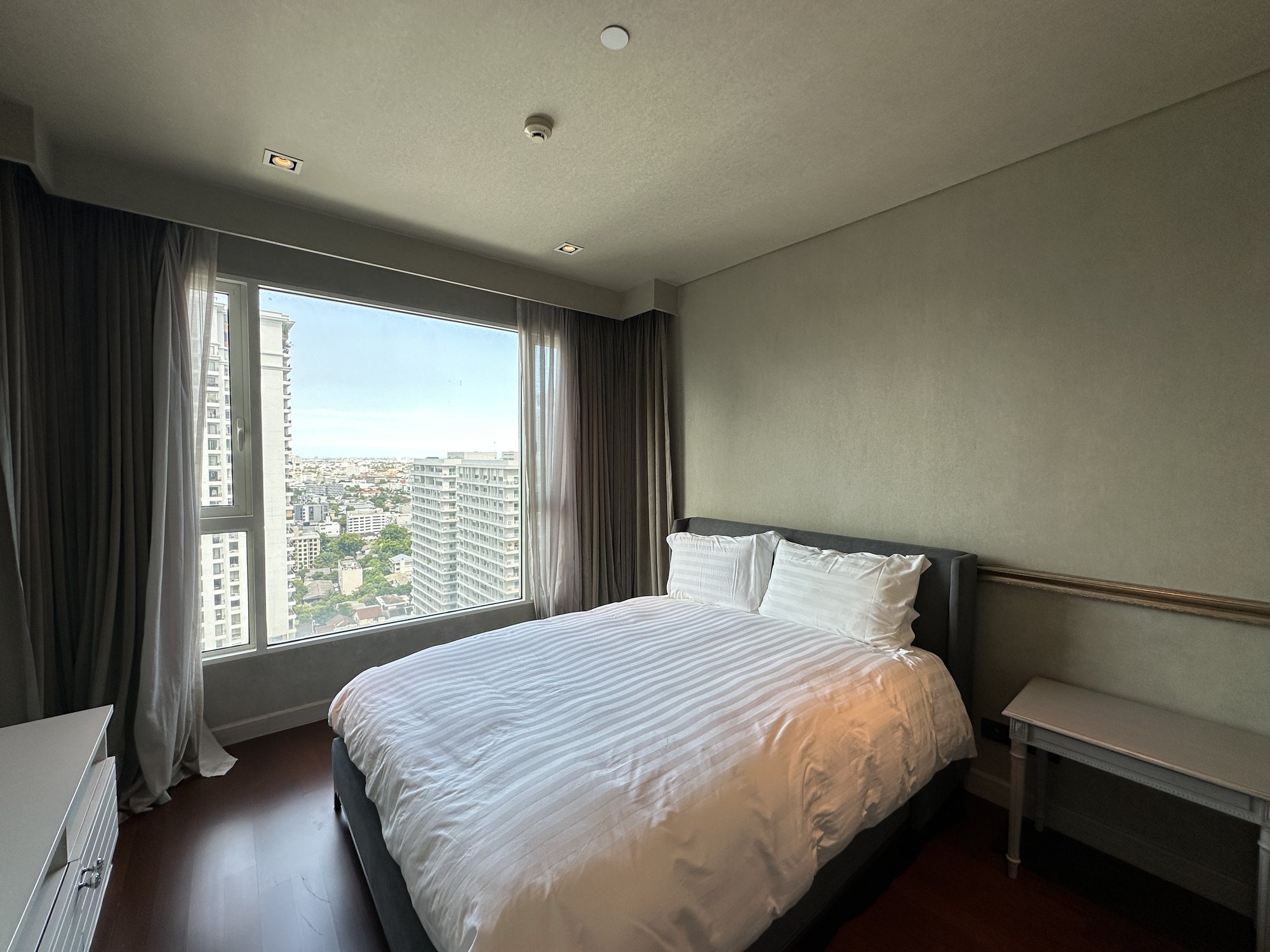 Street-view bedroom